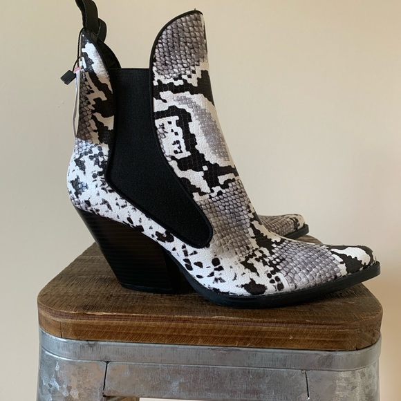 SOLD Zara Faux Snakeskin Ankle Cowboy Boot - Picture 4 of 7